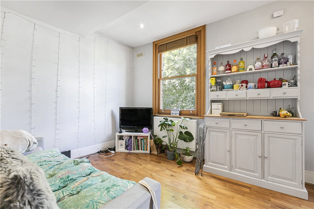Flat Dalberg Road in Greater London
