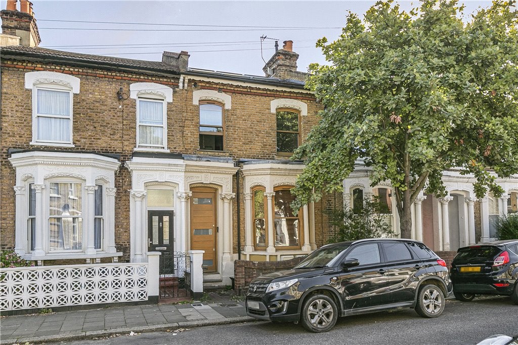Flat Dalberg Road in Greater London