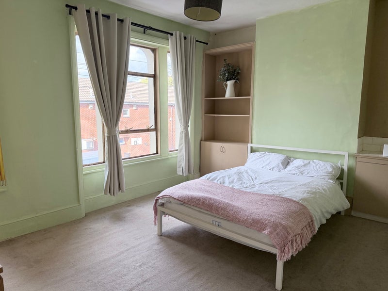 Room Antill Road in Greater London