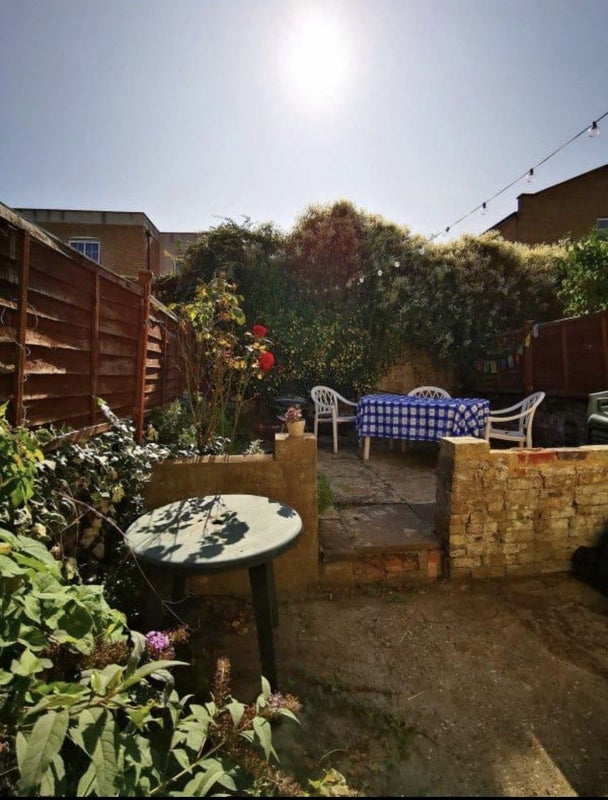 Room Antill Road in Greater London