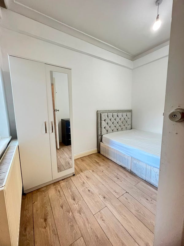 Room Church Road in Greater London