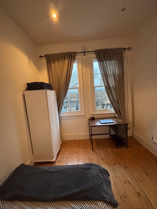 Room Balham High Road in Greater London