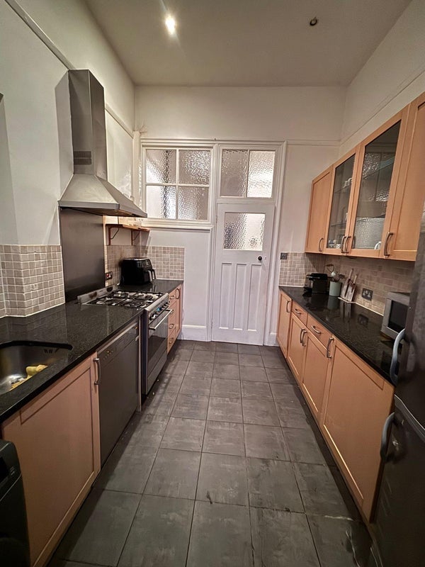 Room Balham High Road in Greater London