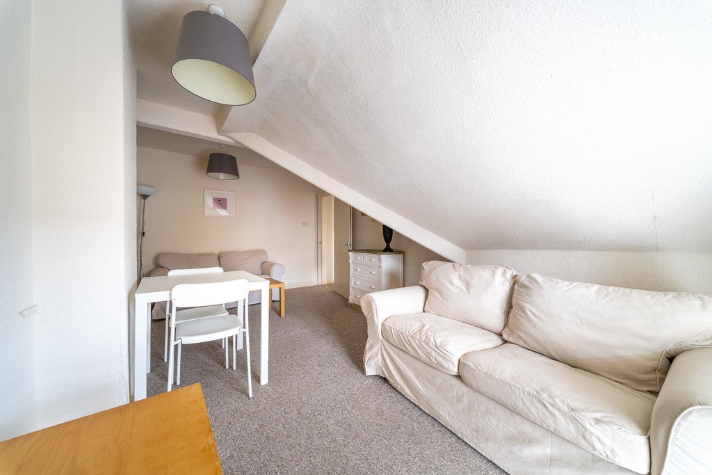 Flat Bamford Road in Manchester