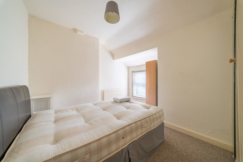 Flat Bamford Road in Manchester