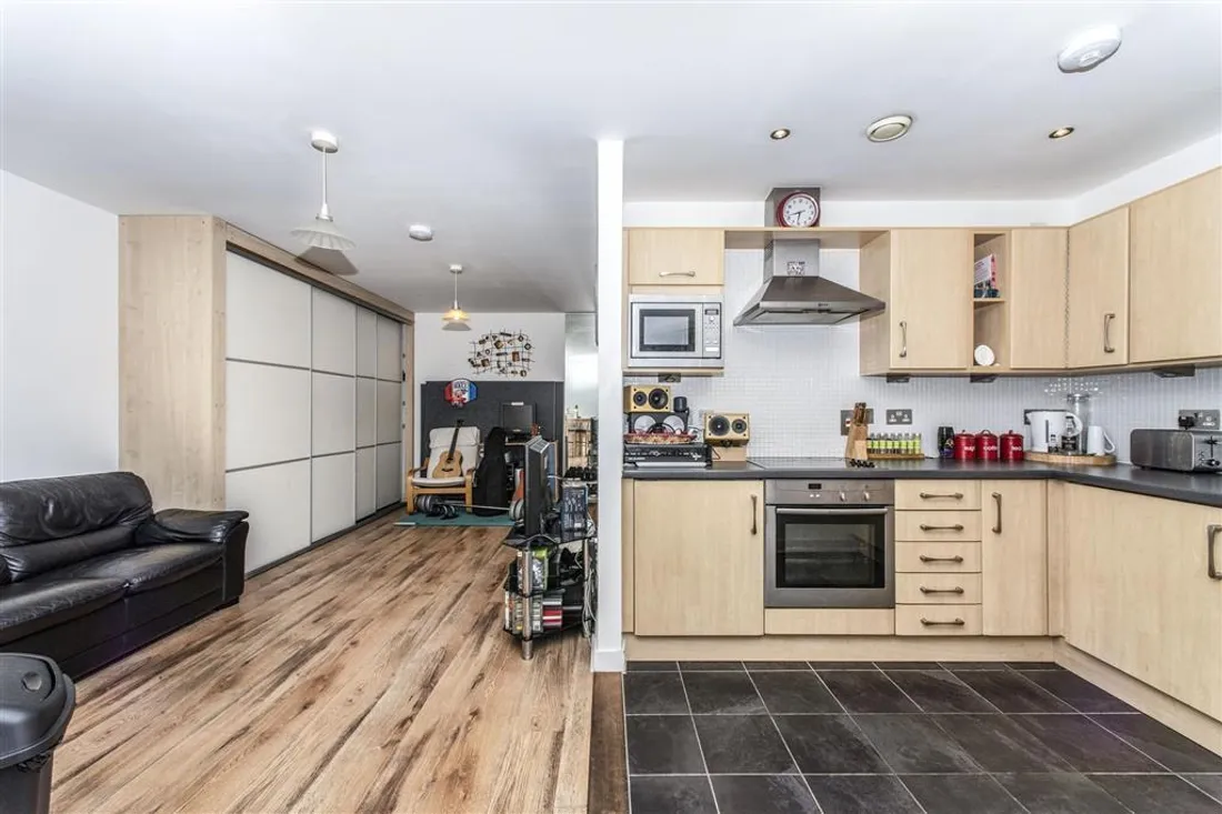 Flat Princess Way in Swansea