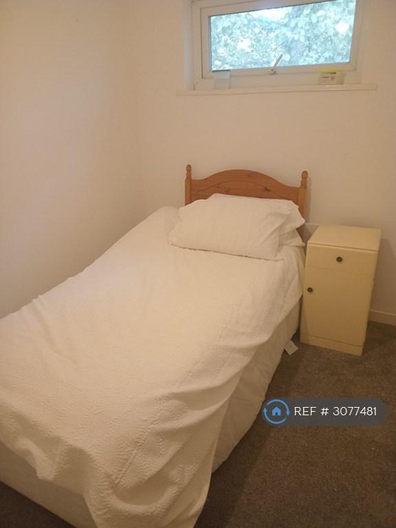 Room Tanterton Hall Road in Preston