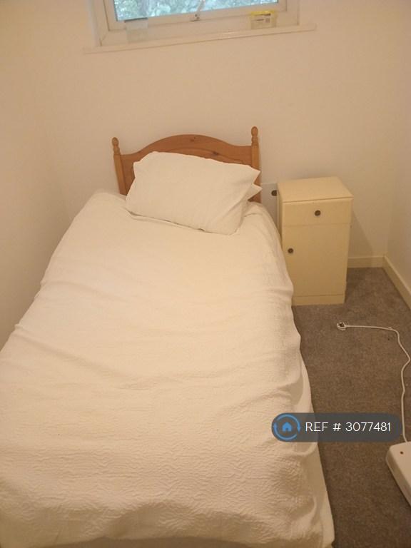 Room Tanterton Hall Road in Preston