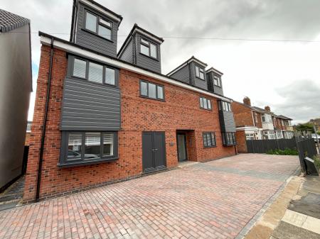 Flat Medina Road in Leicester