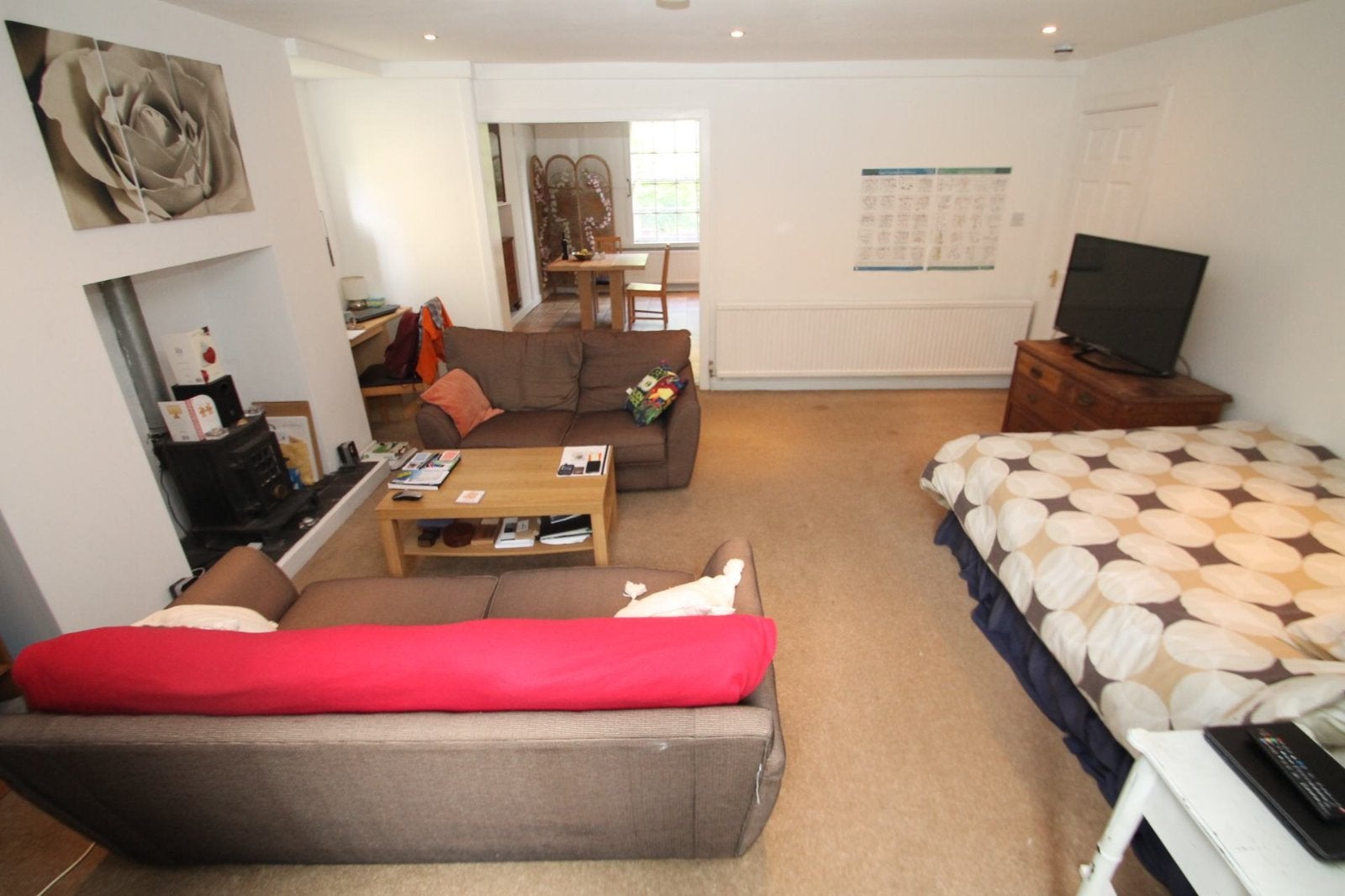 Flat Hyde Park Terrace in Leeds