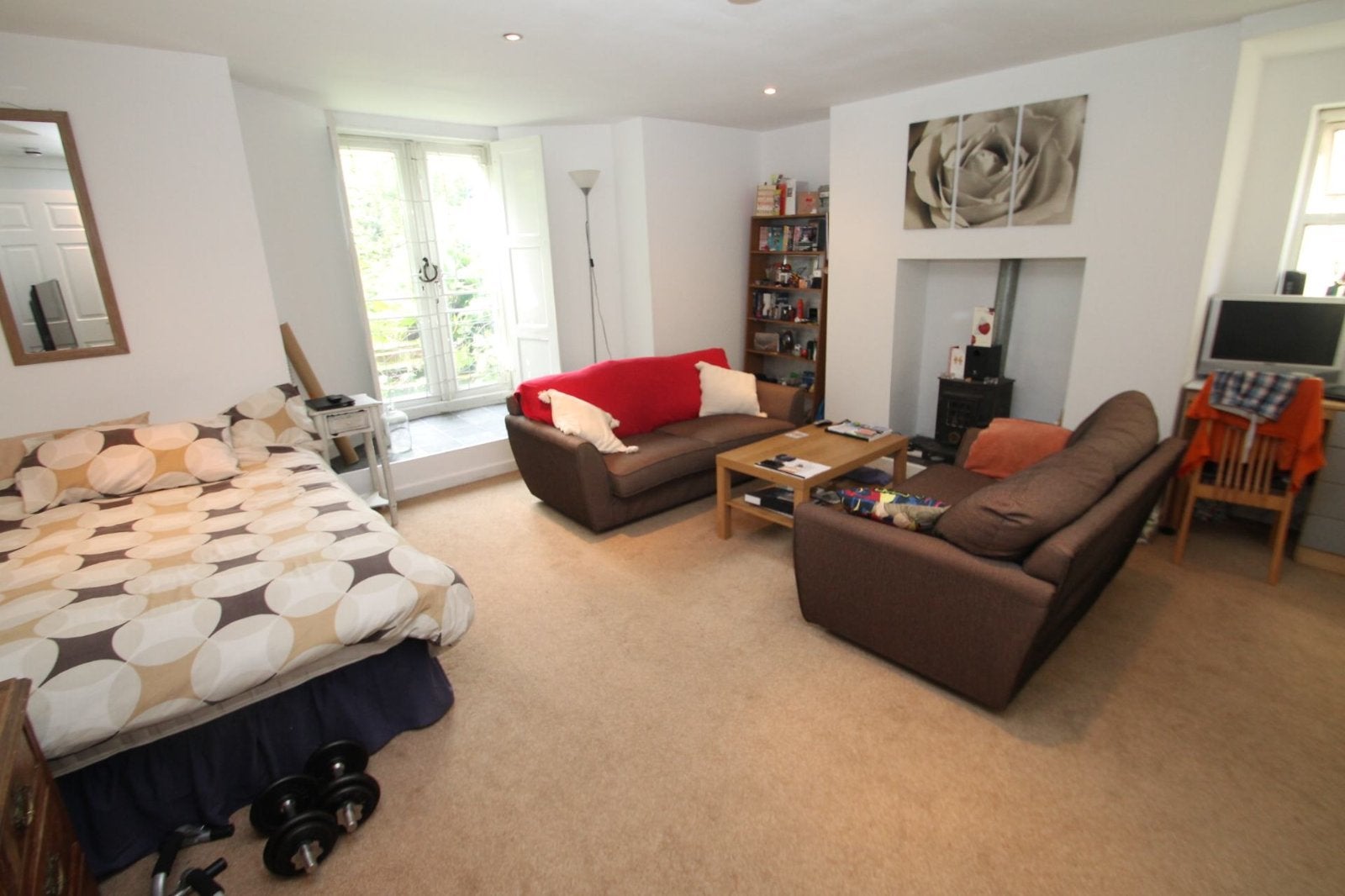 Flat Hyde Park Terrace in Leeds