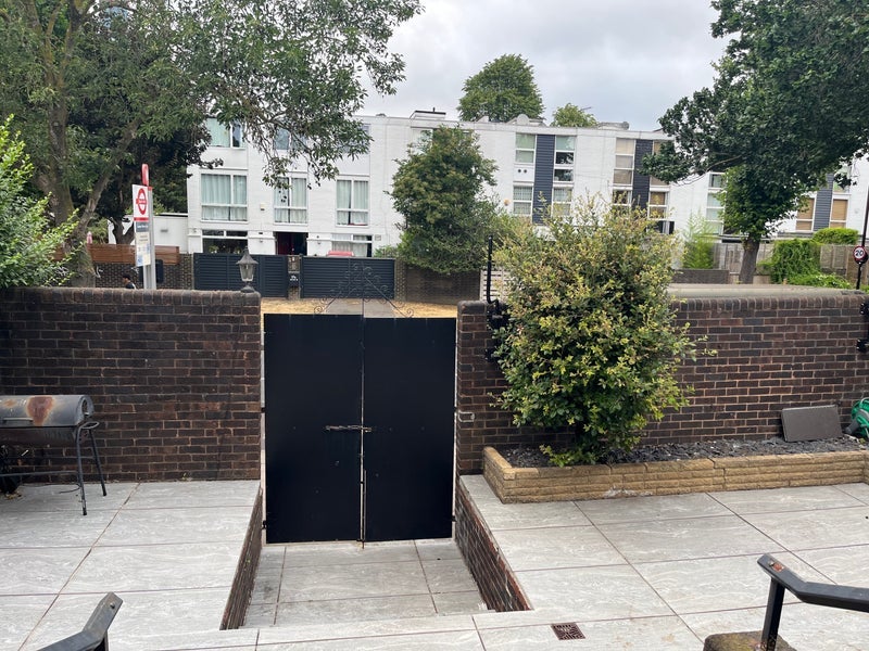 Room Hawtrey Road in Greater London
