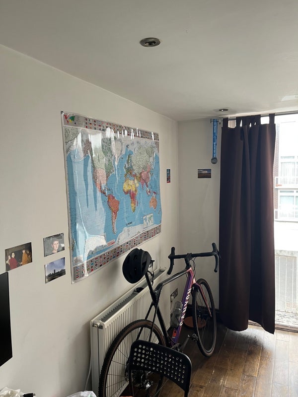 Room Hawtrey Road in Greater London