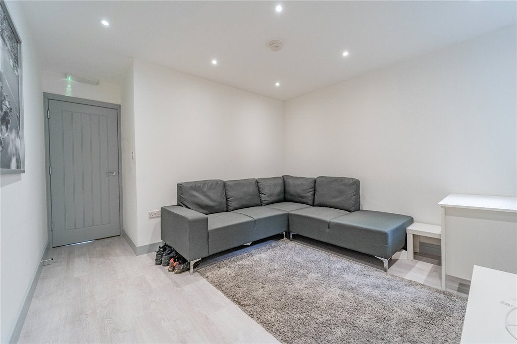 Flat Selly Hill Road in Birmingham