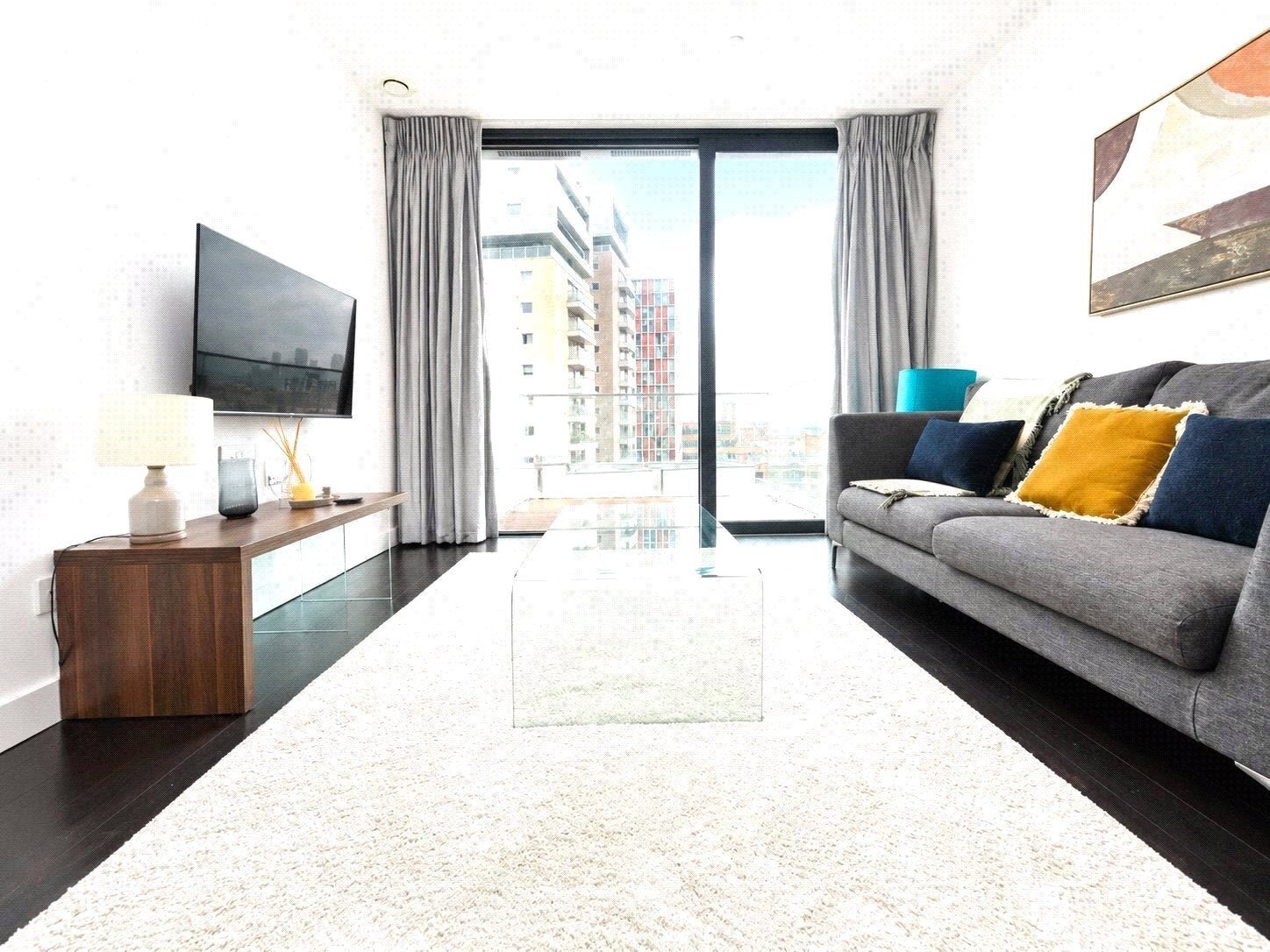 Flat Alie Street in Greater London