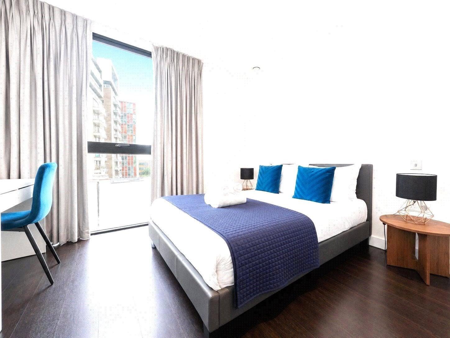 Flat Alie Street in Greater London
