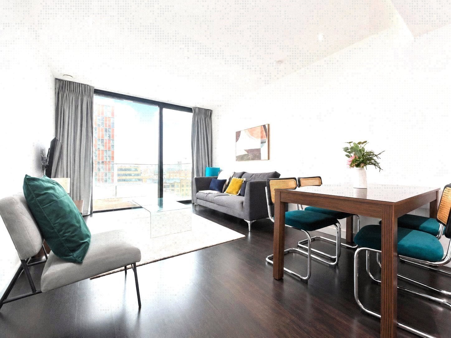 Flat Alie Street in Greater London