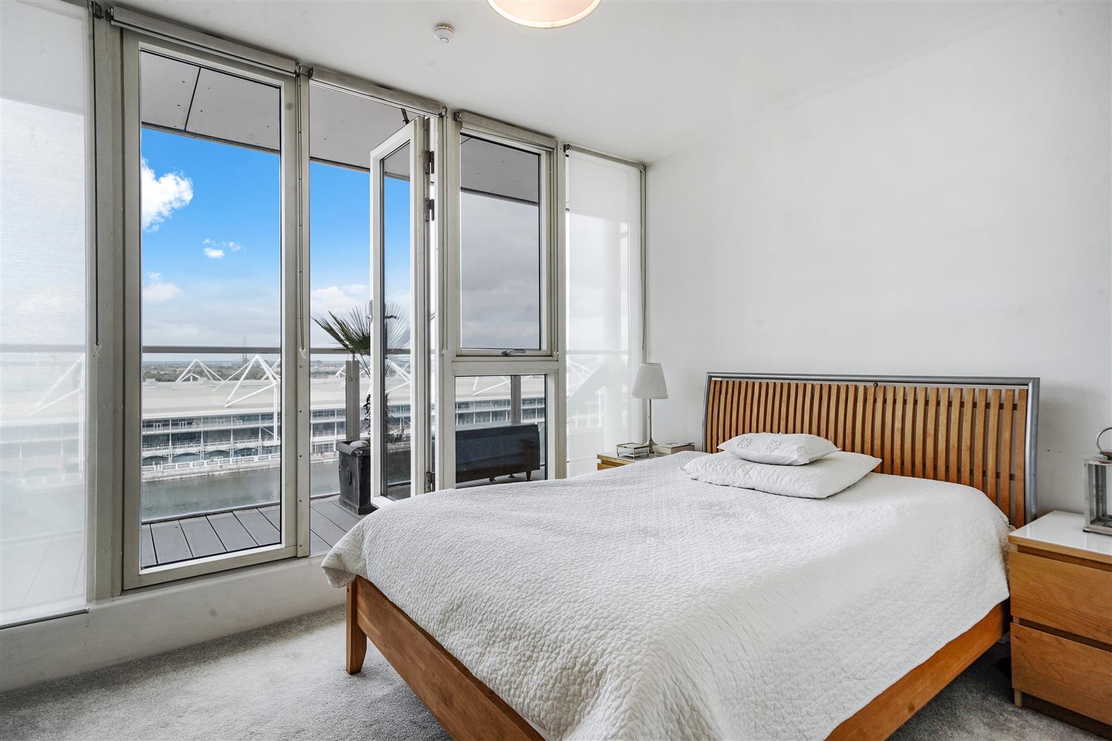 Flat Rayleigh Road in Greater London