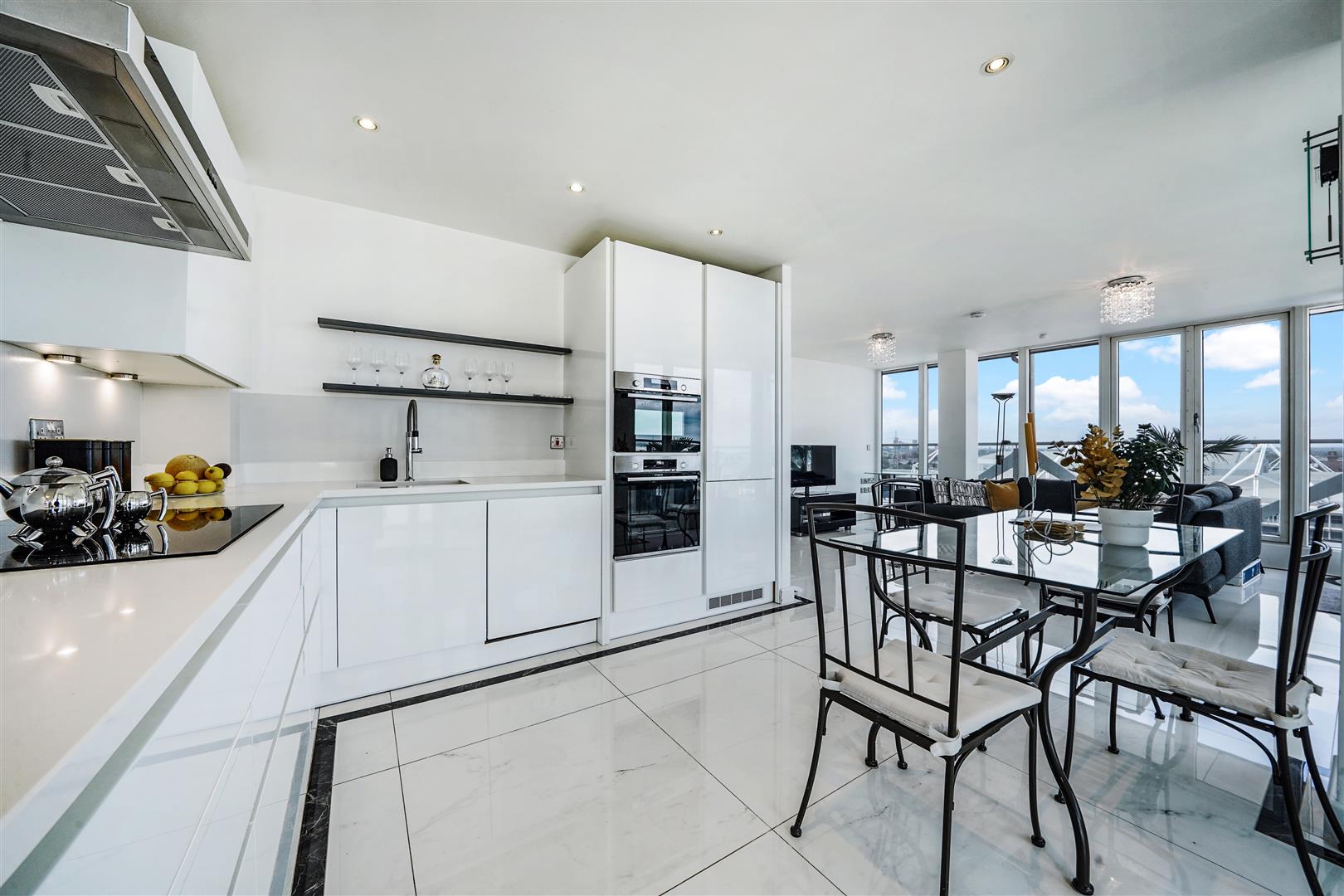 Flat Rayleigh Road in Greater London