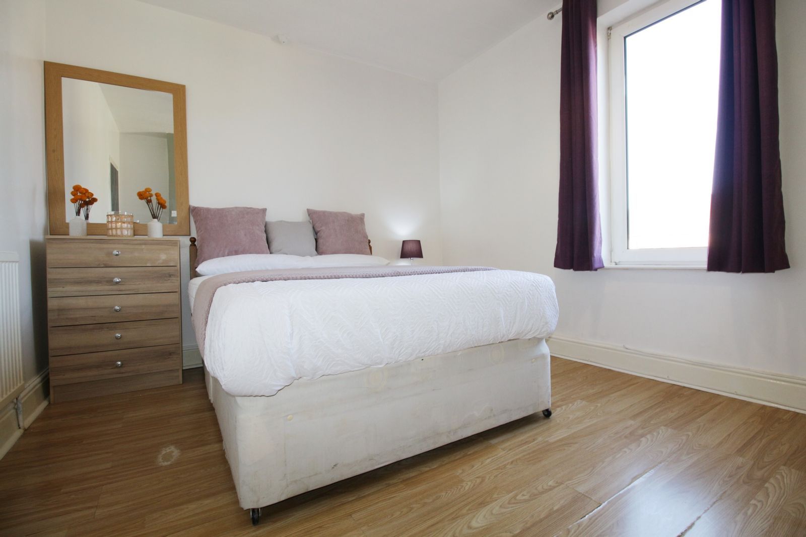 Room Dixon Street in Lincoln