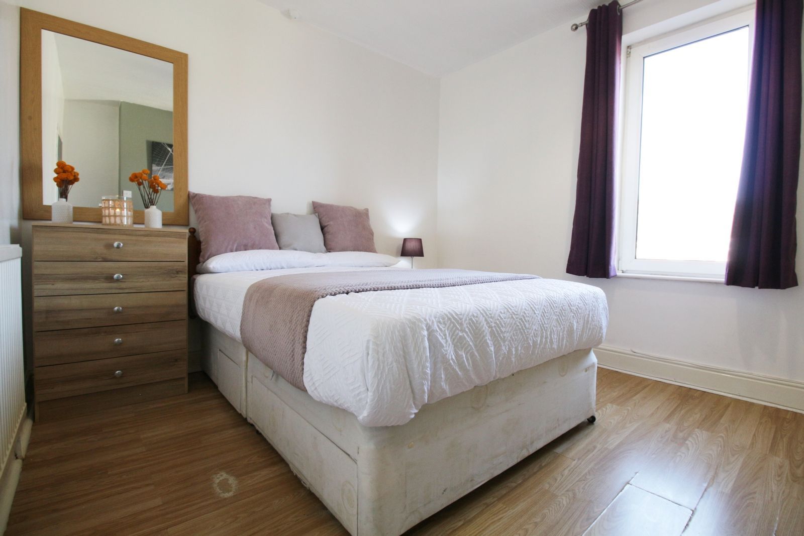 Room Dixon Street in Lincoln