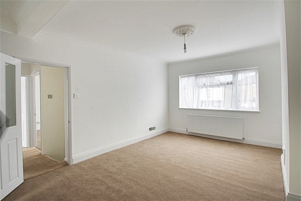 Flat Nursery Road in London