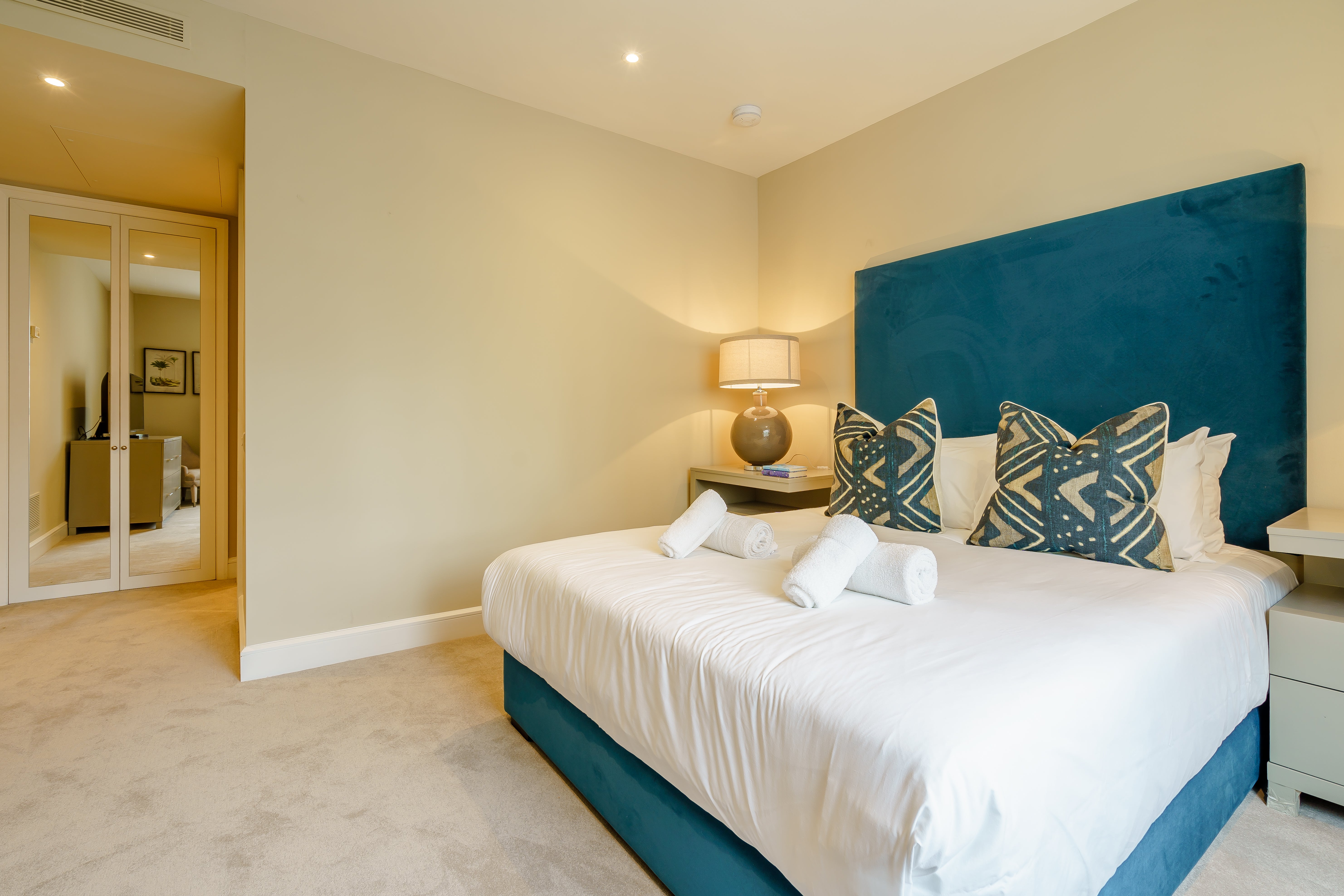 Flat Westferry Circus in Greater London