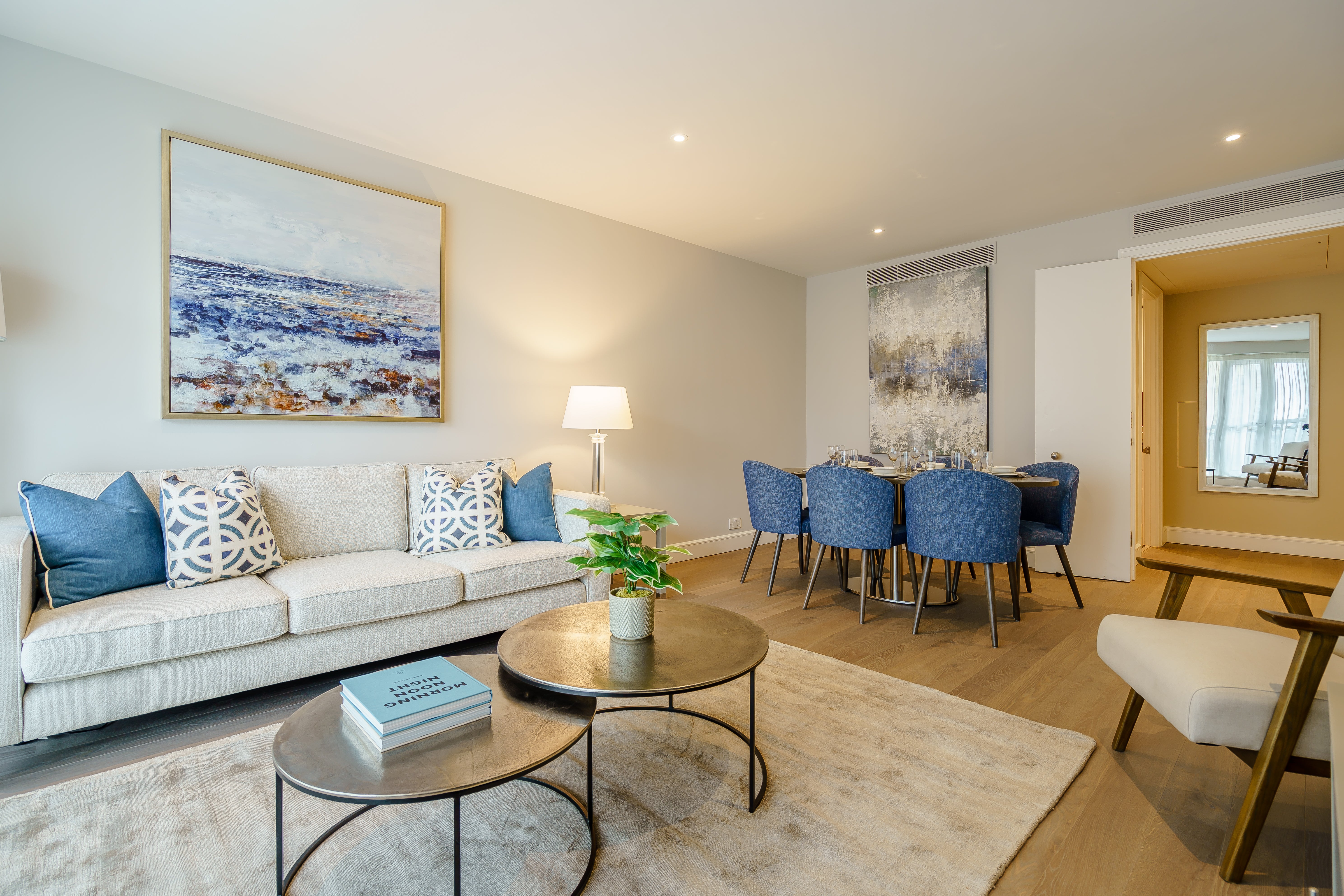 Flat Westferry Circus in Greater London