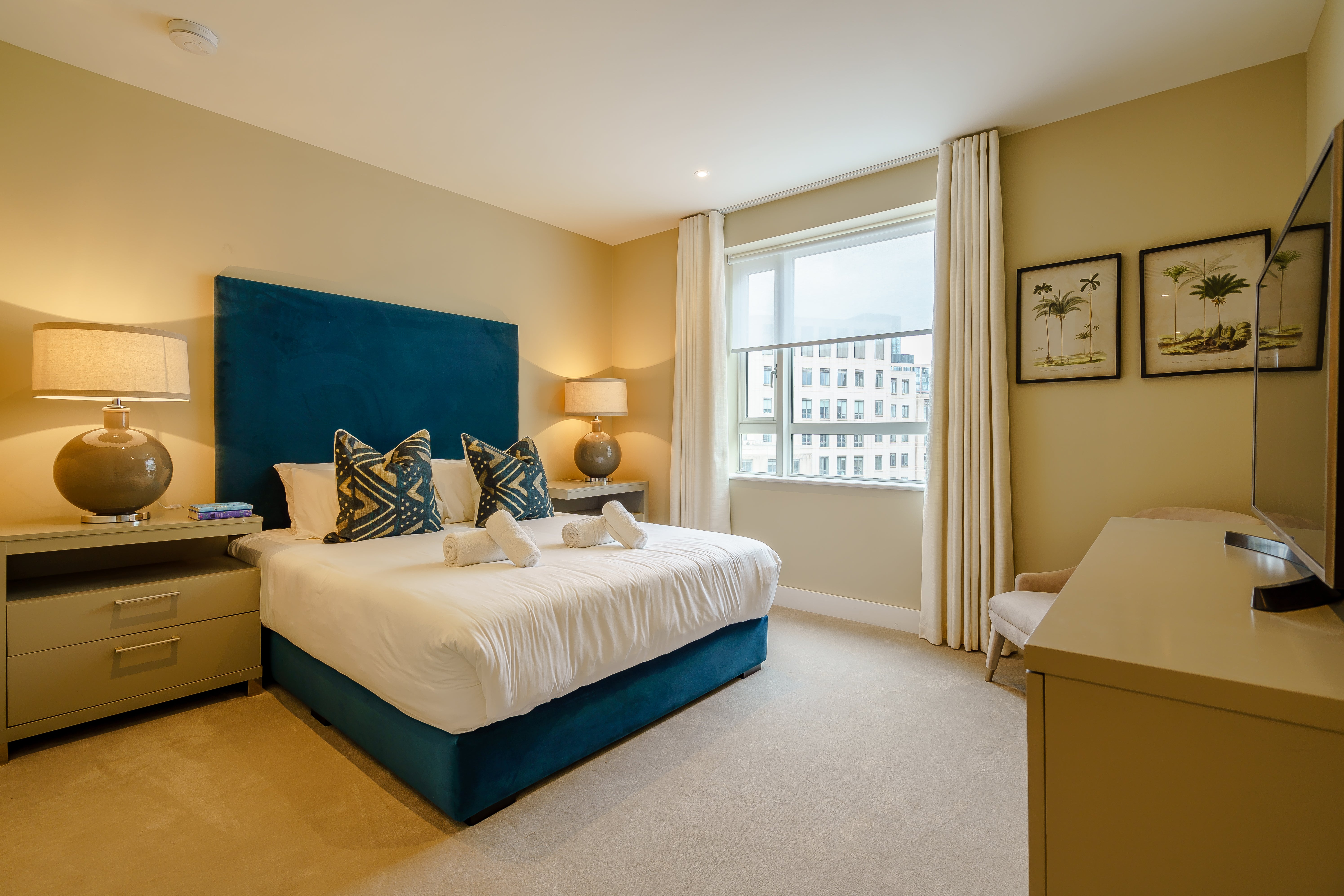 Flat Westferry Circus in Greater London