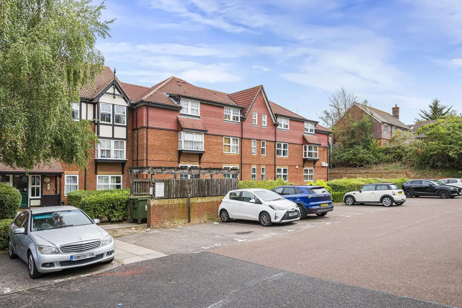 Flat Grange Crescent in Dartford
