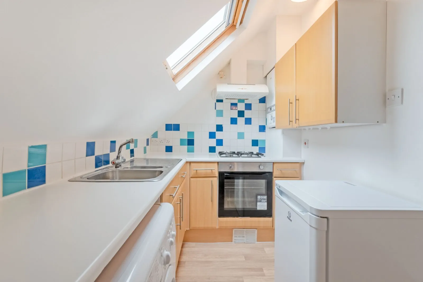 Flat Grosvenor Gardens in Greater London