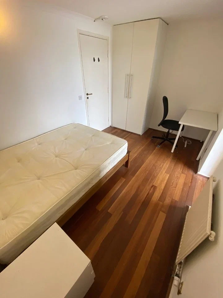 Room Durand's Wharf in Greater London