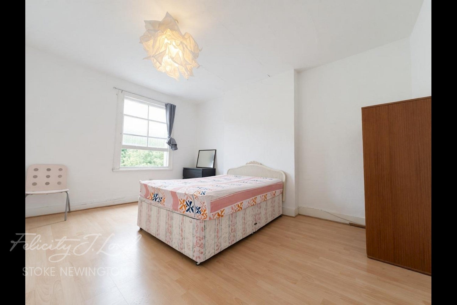 Flat Manor Road in Greater London
