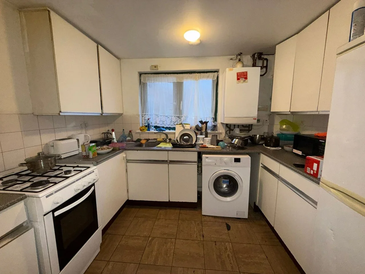 Room Miles Road in Greater London
