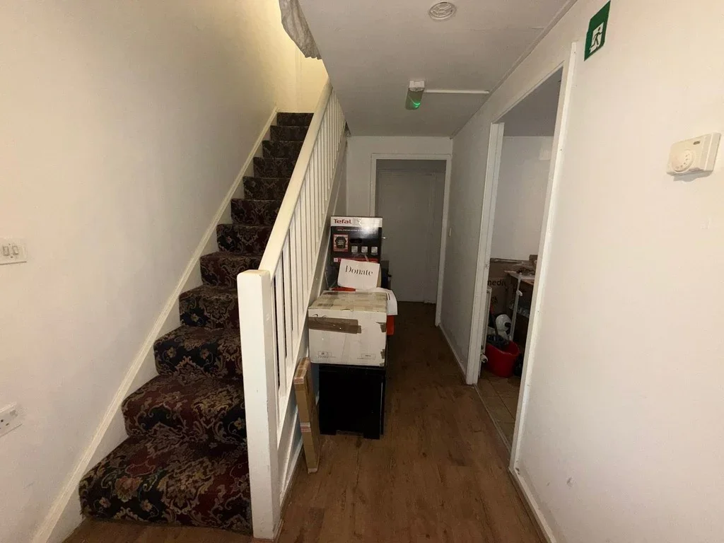 Room Miles Road in Greater London
