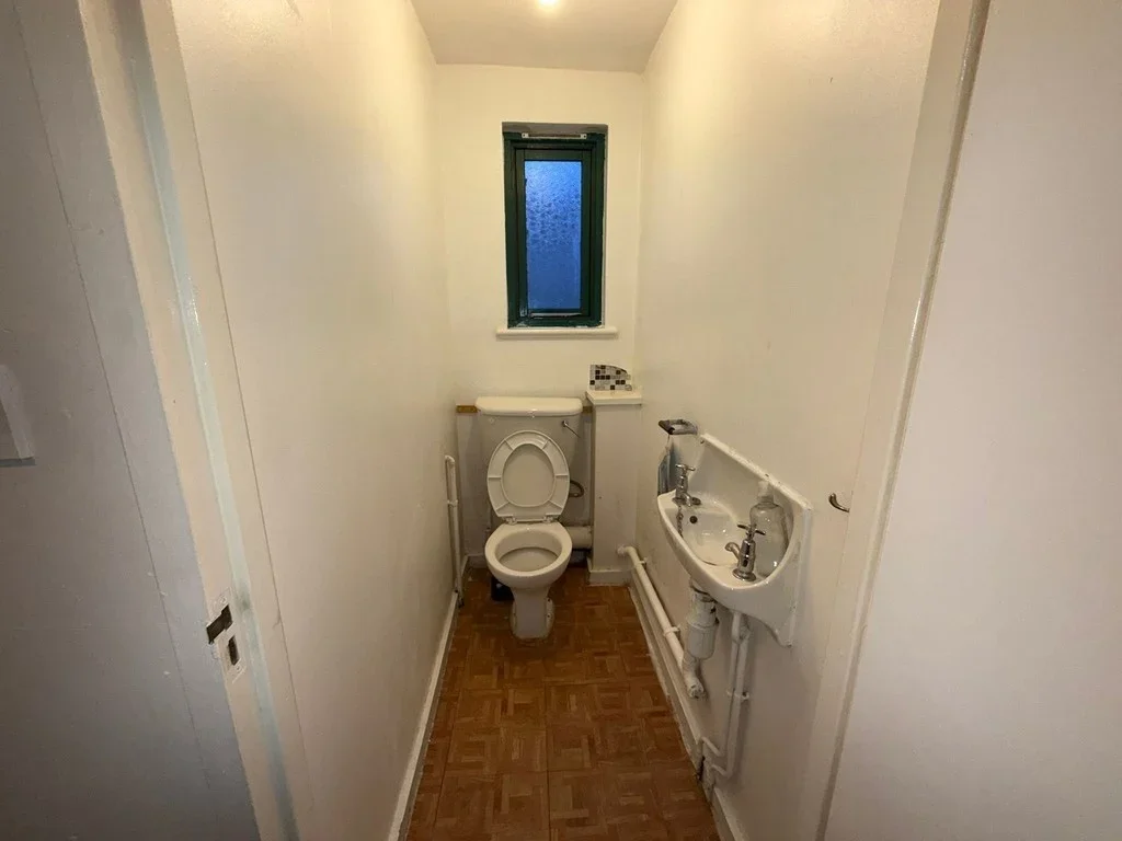 Room Miles Road in Greater London
