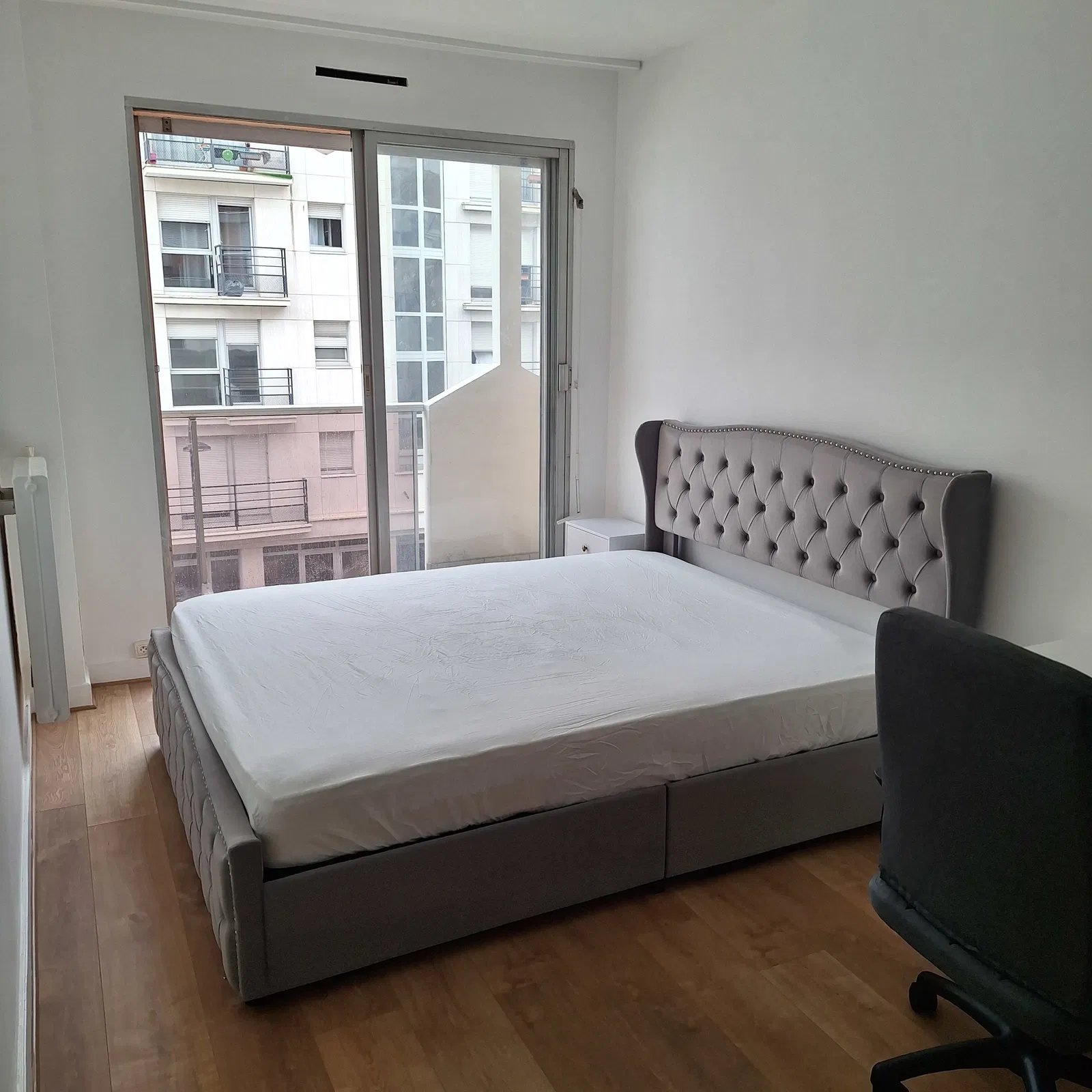 Room Rue des Tourelles in Paris