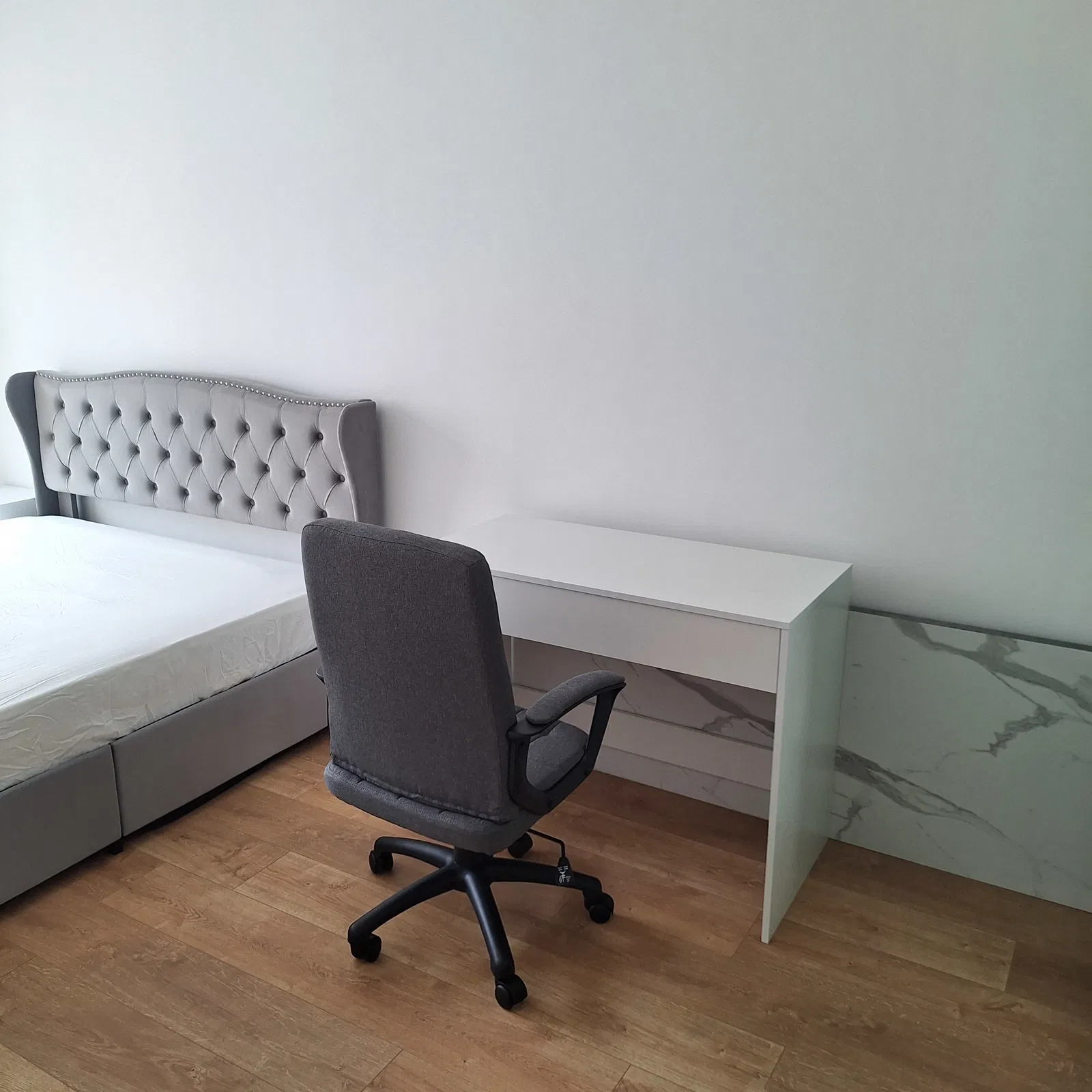 Room Rue des Tourelles in Paris