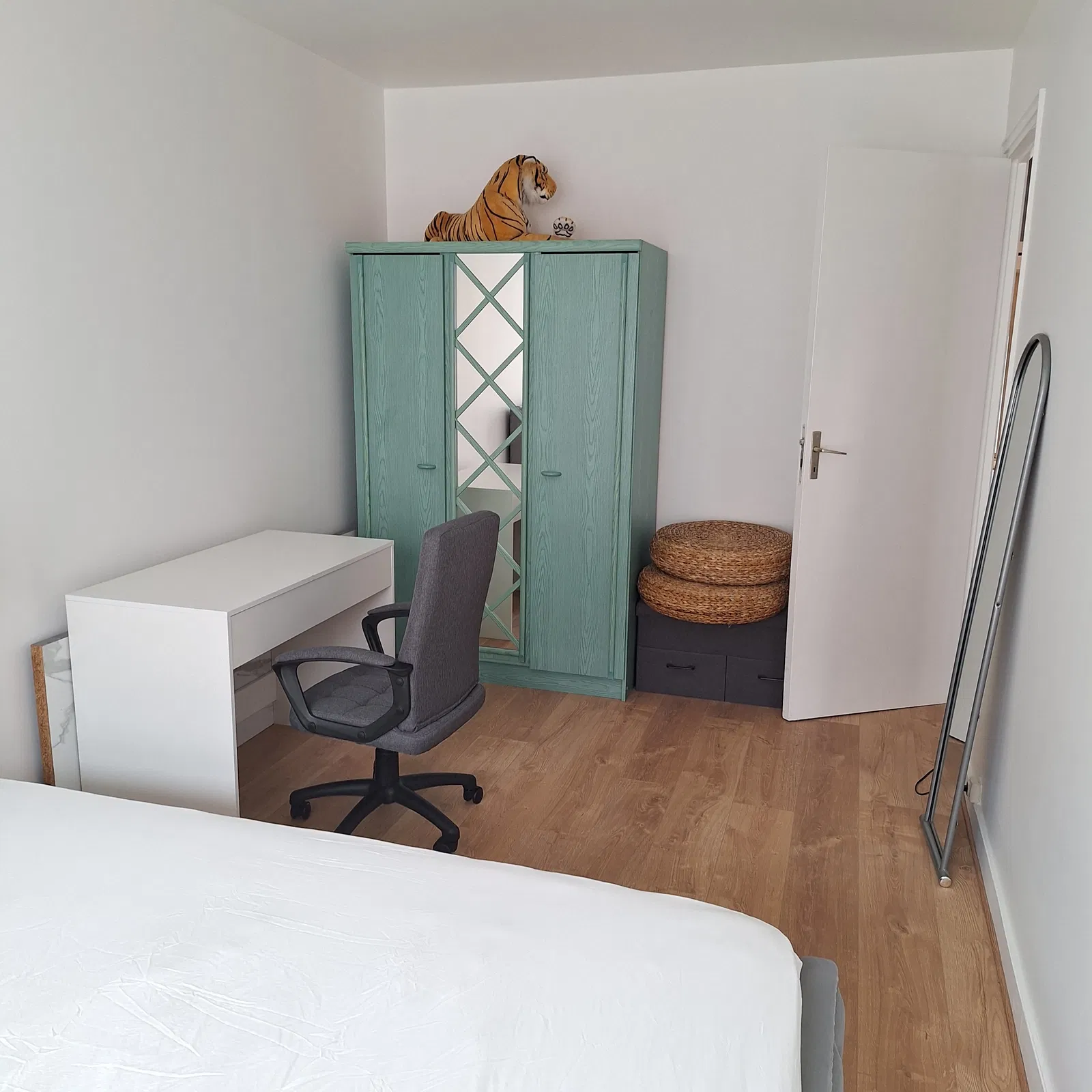 Room Rue des Tourelles in Paris