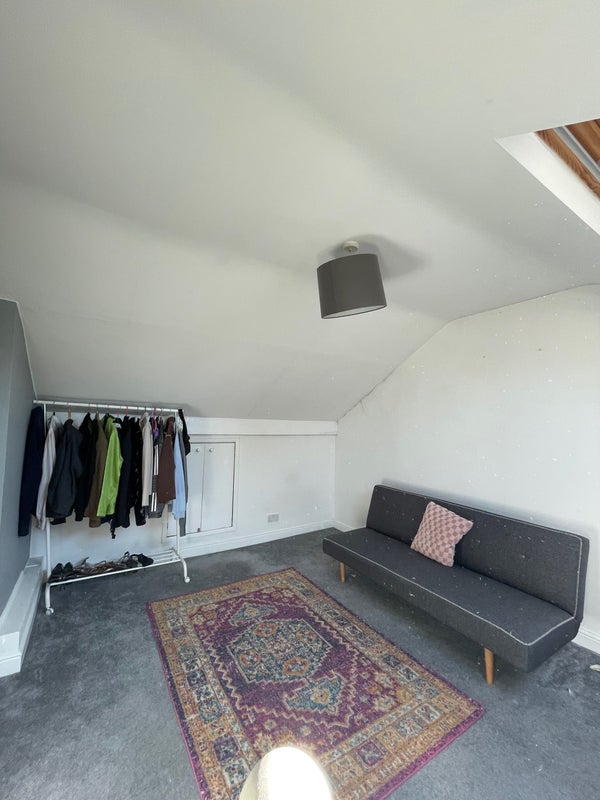 Room Cartmell Road in Sheffield
