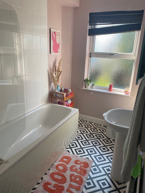 Room Cartmell Road in Sheffield