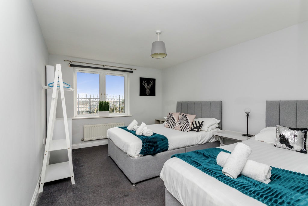 Flat North Wall Promenade in Roedean