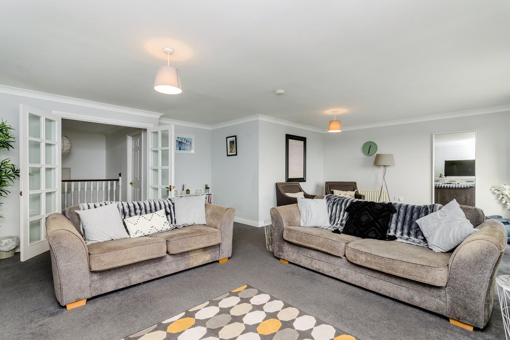 Flat North Wall Promenade in Roedean