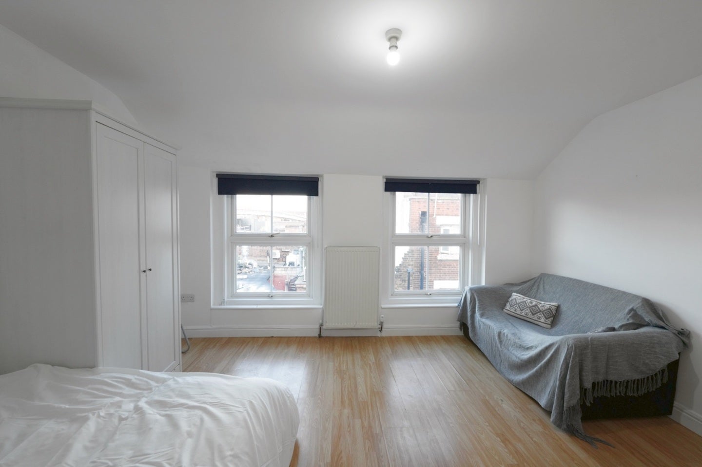 Room Court Street in Greater London