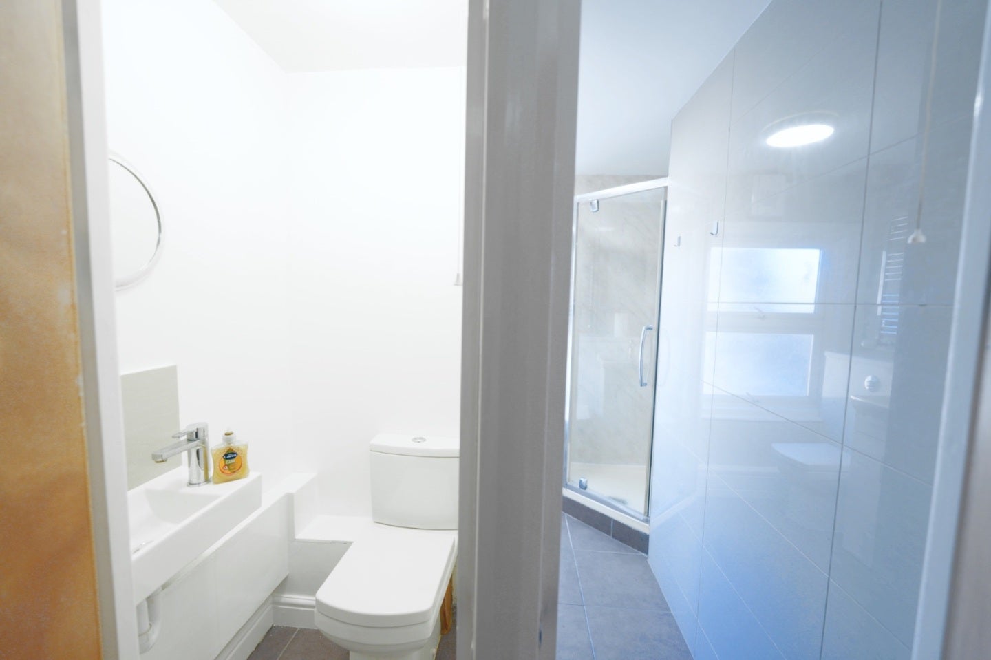 Room Court Street in Greater London
