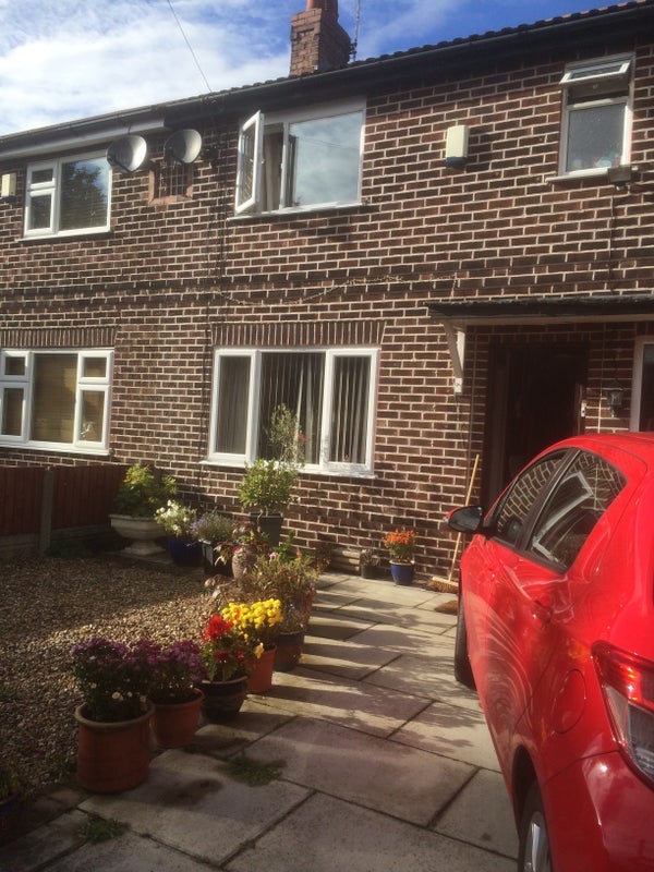 Room Wentworth Avenue in Trafford