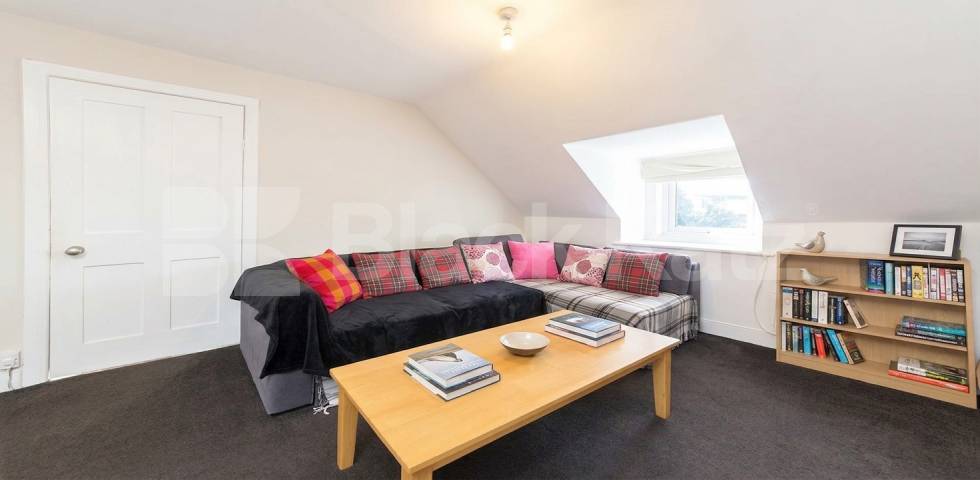 Flat Iverson Road in Greater London