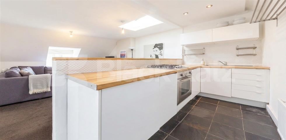 Flat Iverson Road in Greater London