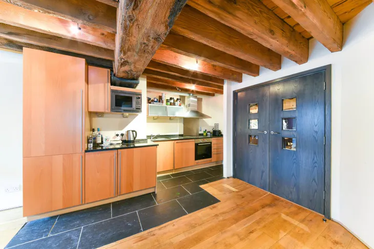 Flat Hertsmere Road in Greater London