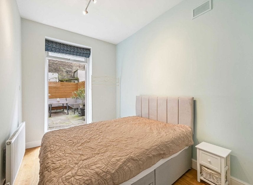 Flat Fairholme Road in Greater London
